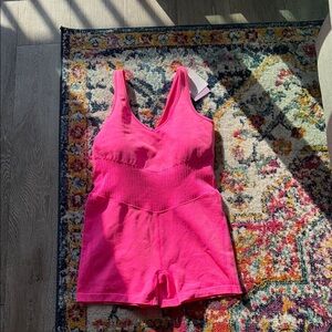 Vibrant Pink Sleeveless Romper
BRANS NEW WITH TAGS
Fits like a XL